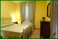 Umbria - Villa Collepera: twin / double bedroom